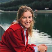 Graduada en Historia del Arte, años de experiencia en coeducación y animación cultural. Profesora de inglés e historia, clases int